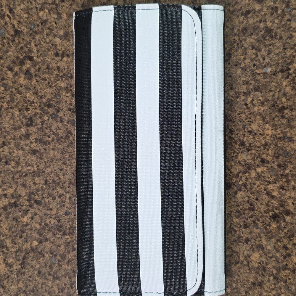 NWT Kut From The Kloth Wallet